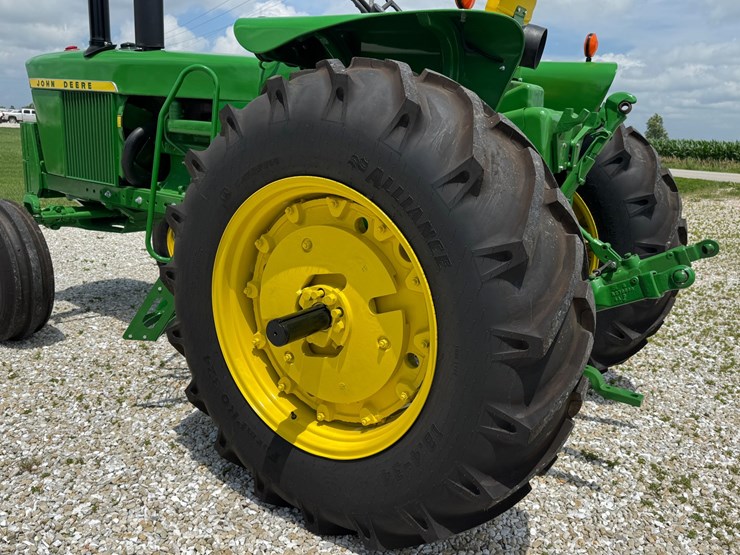 john-deere-4320-image-12