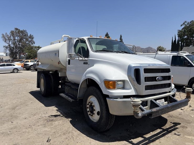 2013-ford-f750-image-2