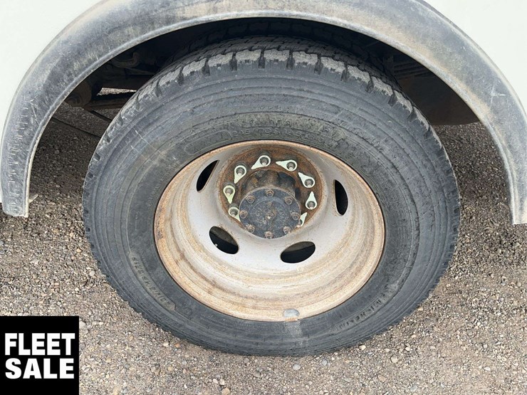 2021-ford-f550-image-11