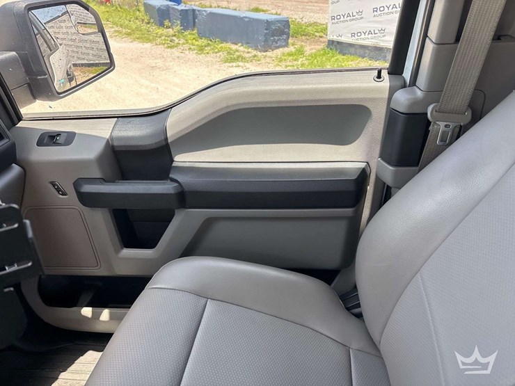 2017-ford-f150-image-27