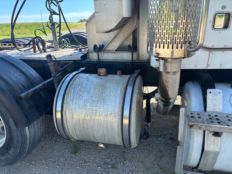 1988-peterbilt-377-image-26