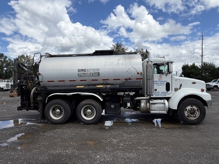 2002-peterbilt-330-image-3
