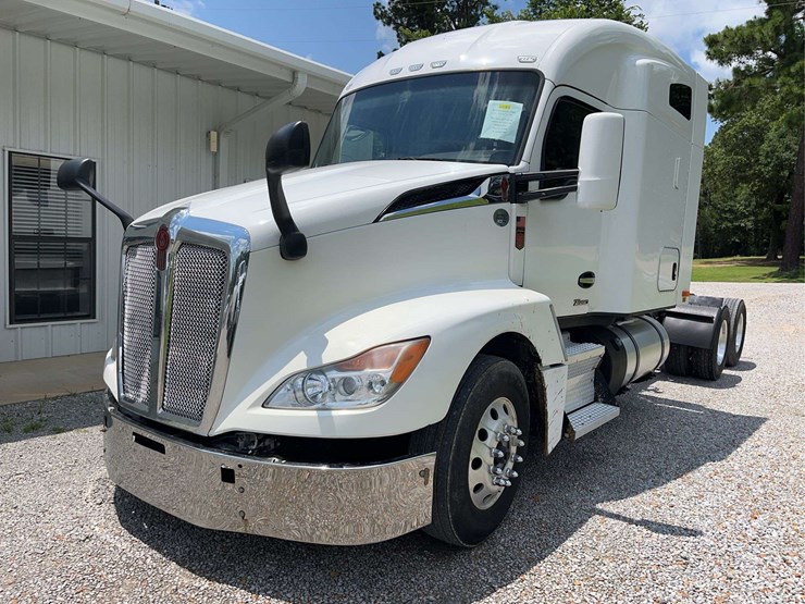 2022-kenworth-t680-image-3