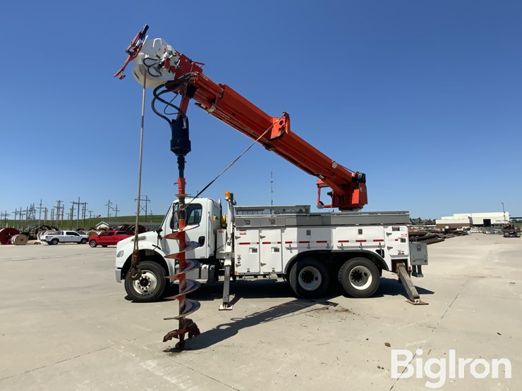 2013-freightliner-m2-106-image-16