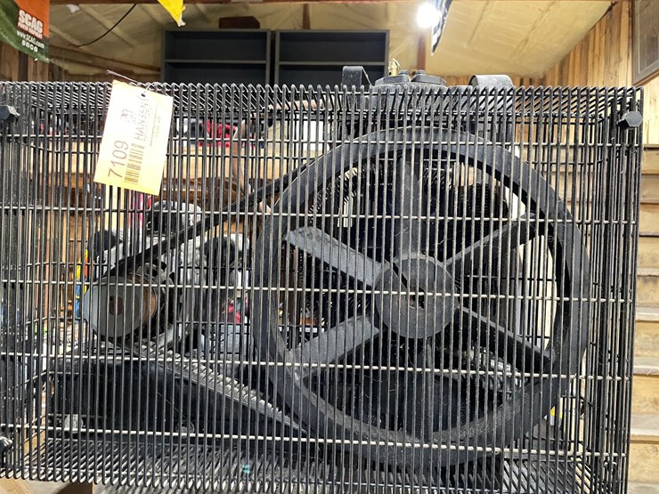 #7109-•-industrial-air-8-gallon-air-compressor-image-14
