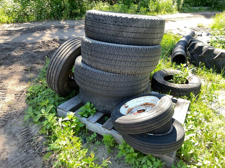 #7122-•-lot-of-used-tires-image-2