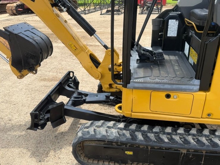 caterpillar-301.8-image-21