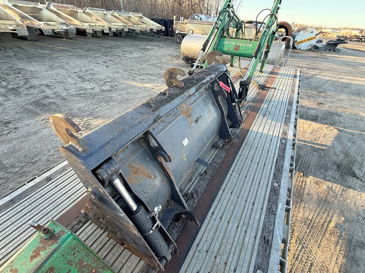 #1969-•-cnh-4-in-1-bucket-image-7