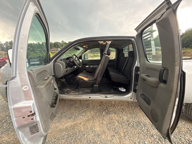 2013-chevrolet-2500-image-41