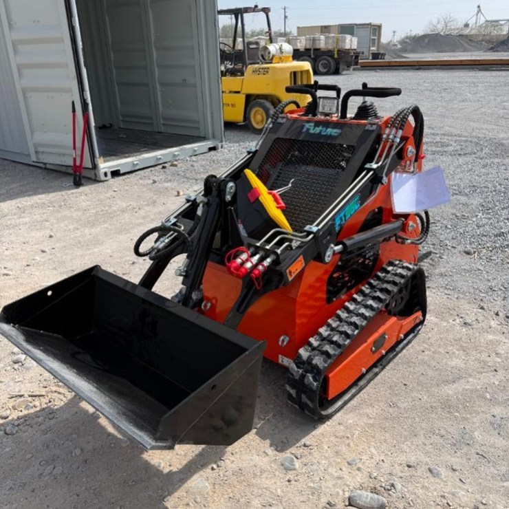 Skid Steer Loader FT36C, Electric Start, Open Operator Station