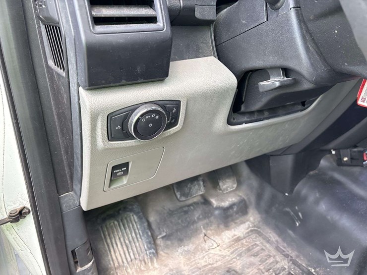 2017-ford-f150-image-15
