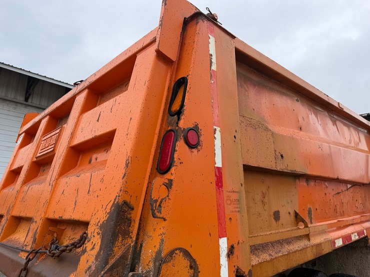 #1471-•-2003-mack-713v-granite-tri-axle-dump-truck-image-22