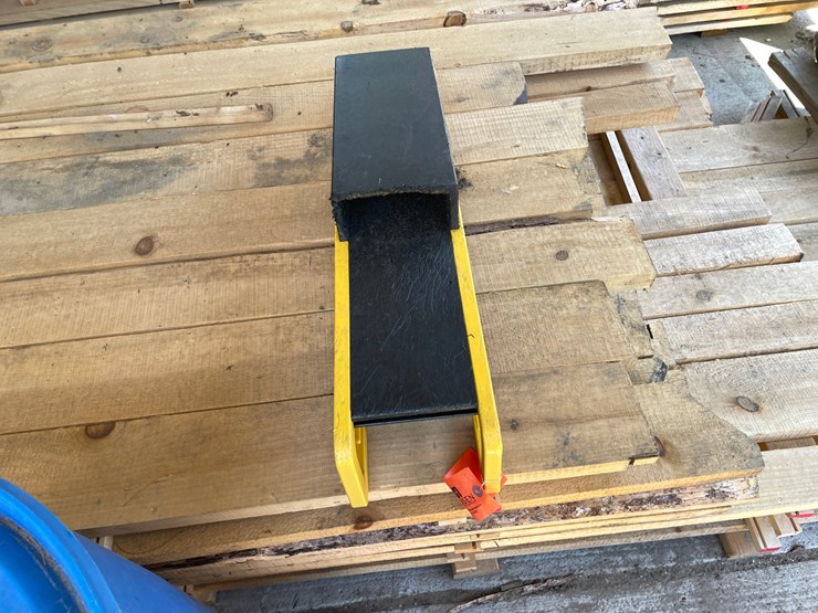 #7160-•-hang-on-chainsaw-scabbard-image-3