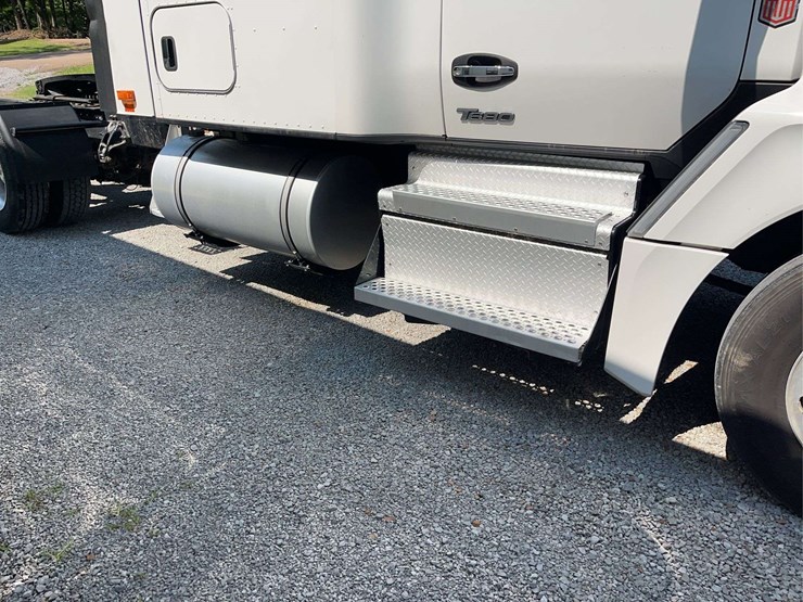 2022-kenworth-t680-image-6