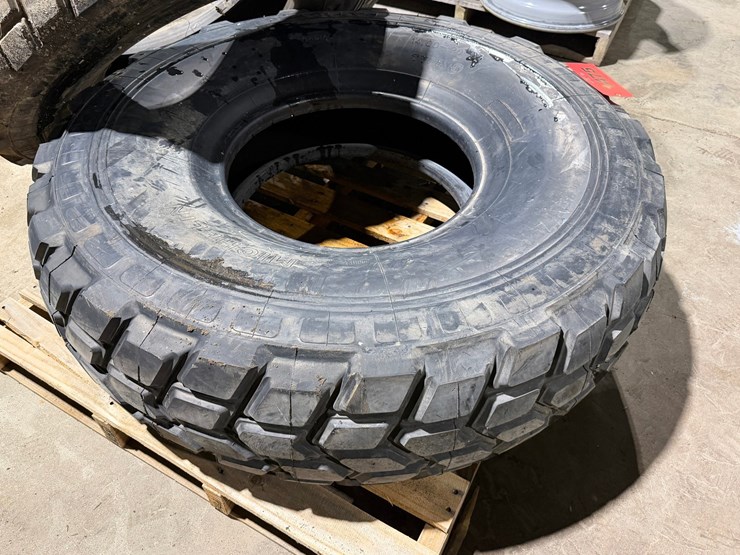 #1475-•-unused-michelin-14.00-20-tire-image-1