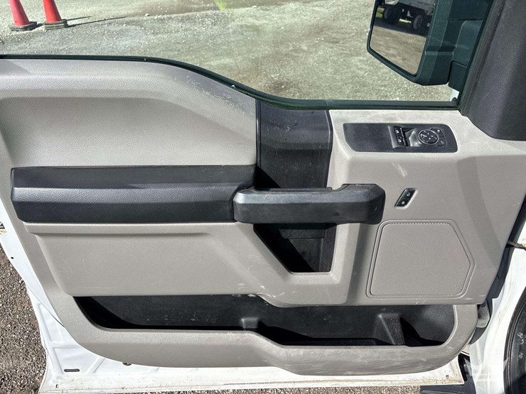 2016-ford-f150-image-10