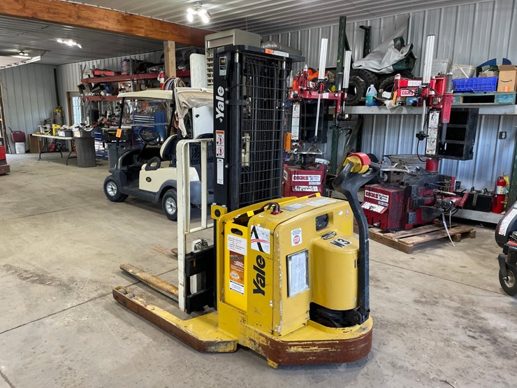 #6063-•-yale-electric-pallet-stacker-image-3