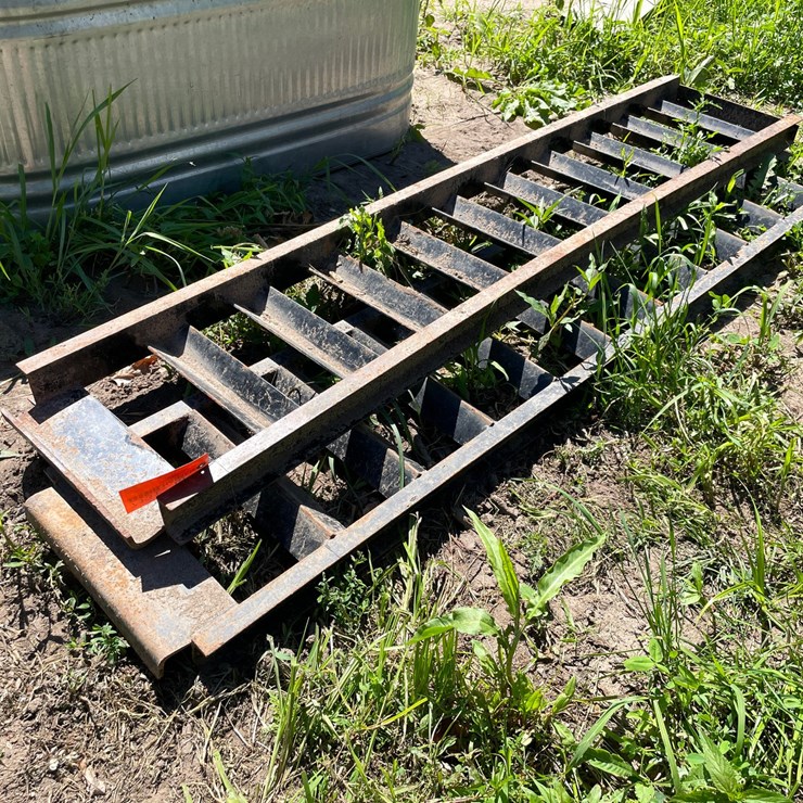 #7131 • Pair of Trailer Ramps