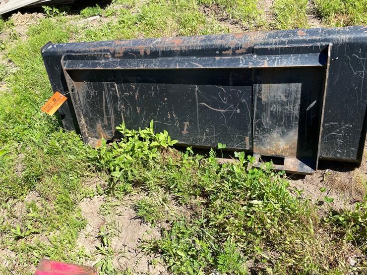 #7121-•-universal-mount-skid-steer-bucket-image-6