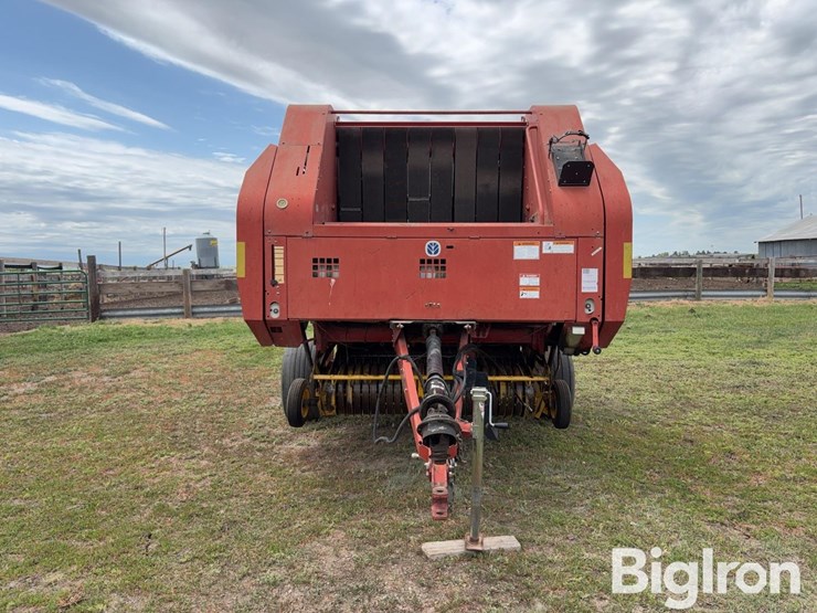 2004-new-holland-br780-image-2