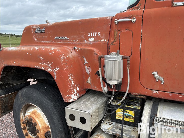 1970-mack-rs700l-image-17