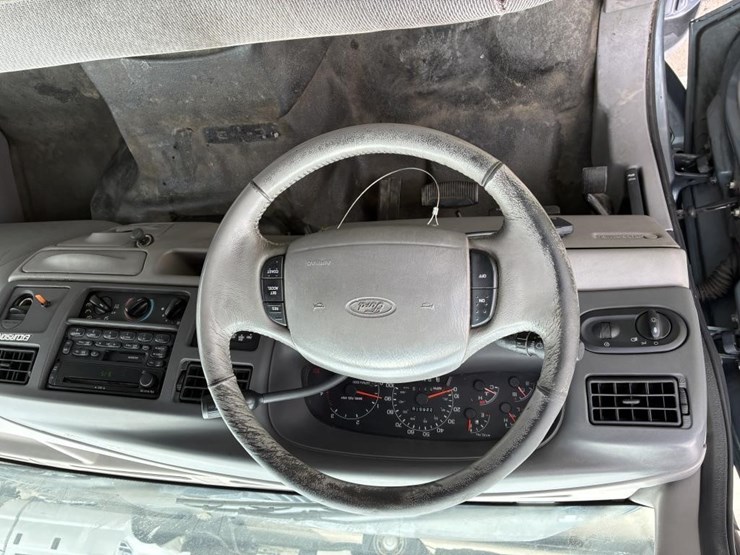 2000-ford-excursion-image-14