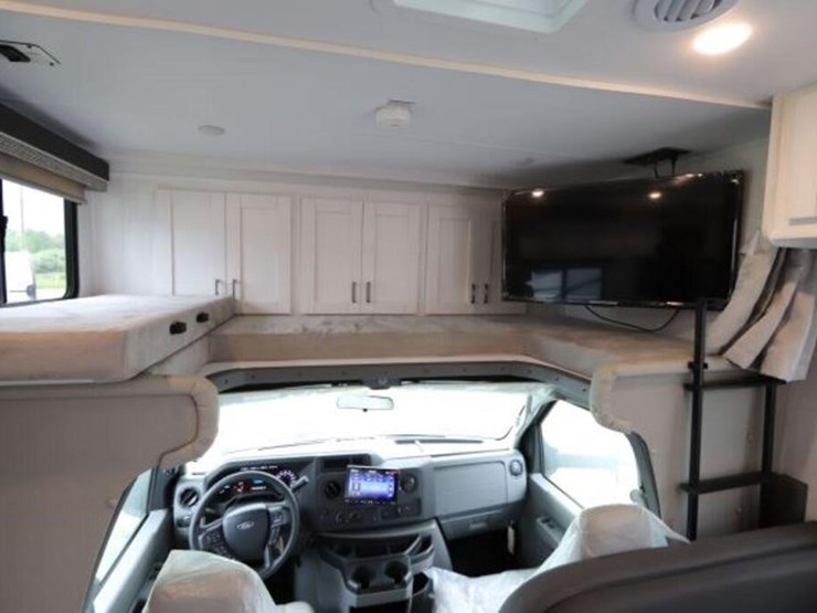2025-ford-transit-image-54