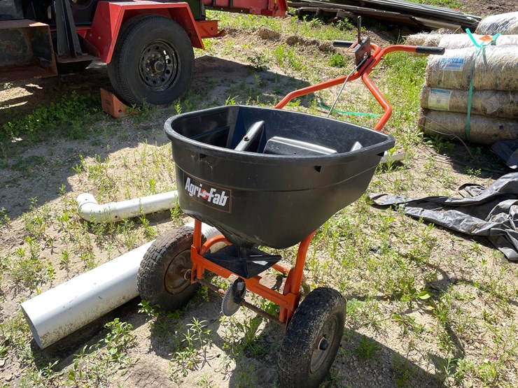 #7115-•-agri-fab-lawn-spreader-image-1