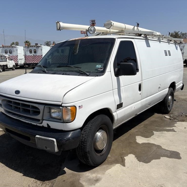 2002 FORD E350