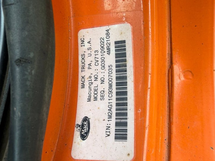 #1471-•-2003-mack-713v-granite-tri-axle-dump-truck-image-82