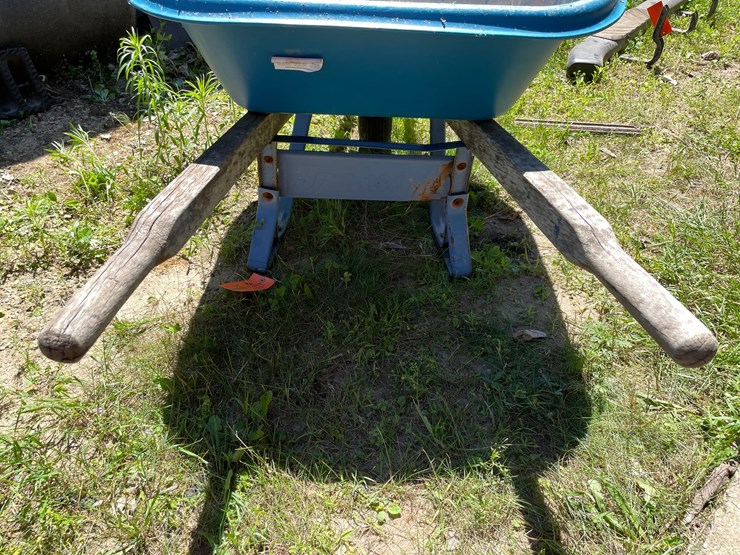 #7156-•-jackson-poly-tub-wheelbarrow-image-7
