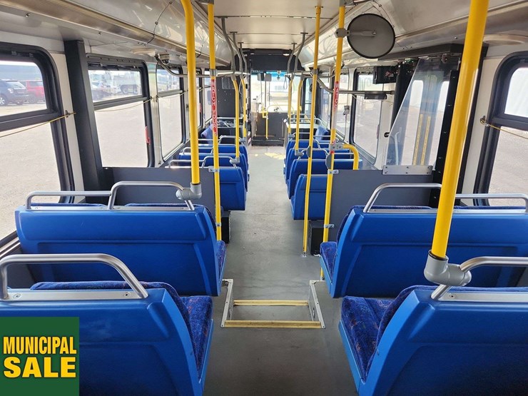 2007-new-flyer-restyled-low-floor-s/a-passenger-wheelchair-accessible-bus-image-32