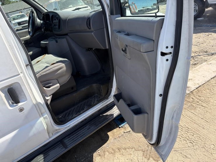 2002-ford-transit-image-11