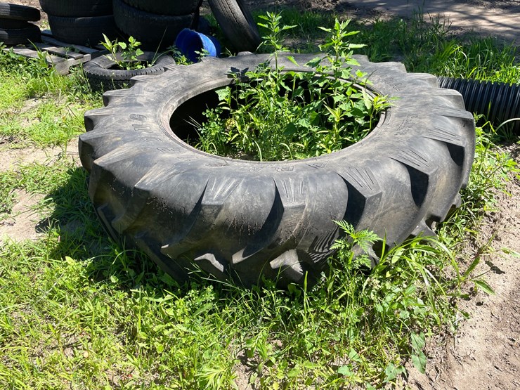 #7123-•-armstrong-tractor-tire-image-3