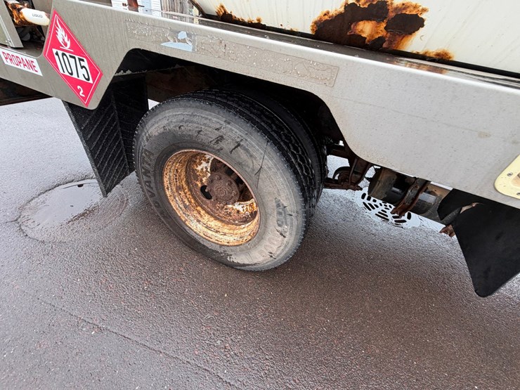 #1797-•-1996-freightliner-m2-lp-truck-image-27