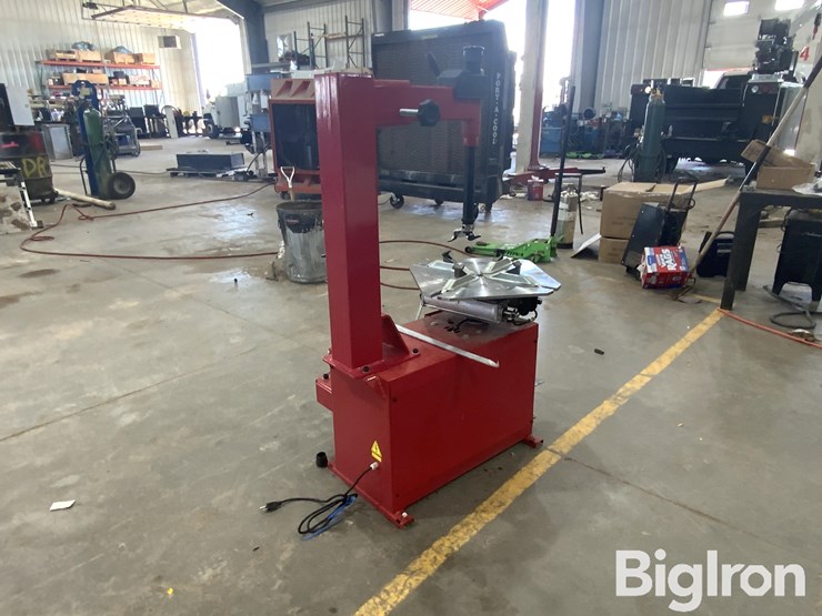 2026-massey-ferguson-730-image-5