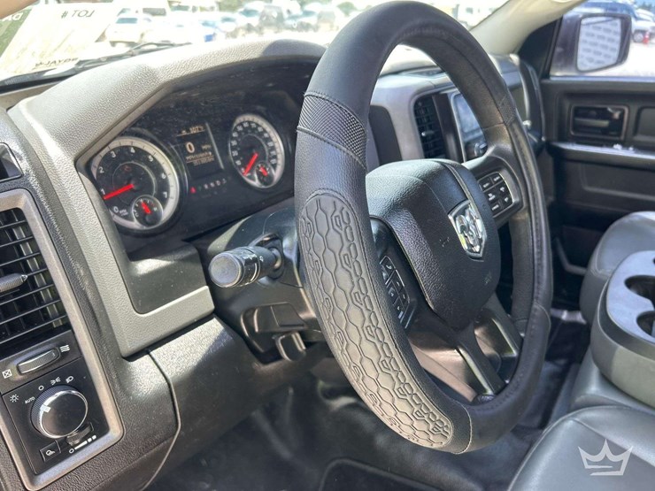 2020-ram-1500-classic-image-11