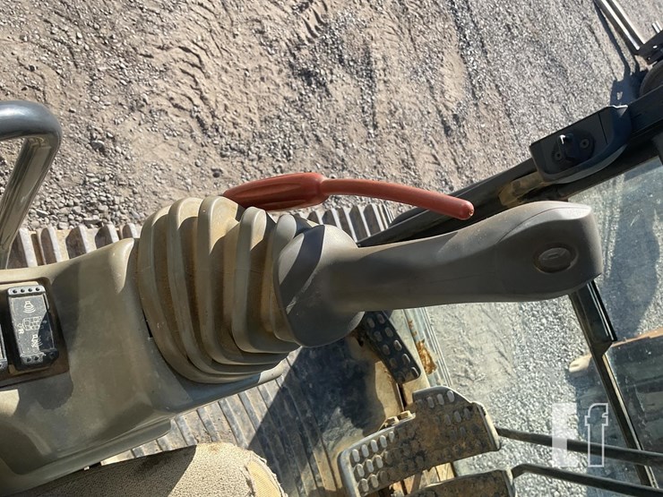 2013-deere-350g-lc-image-16