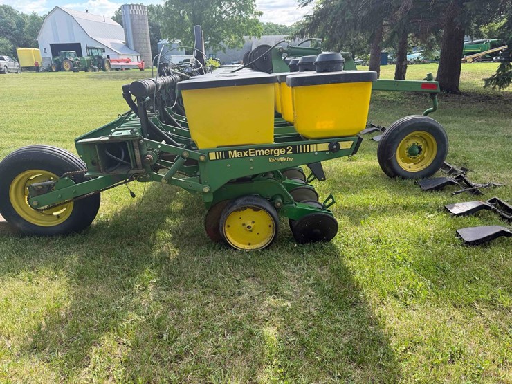 john-deere-7300-image-4