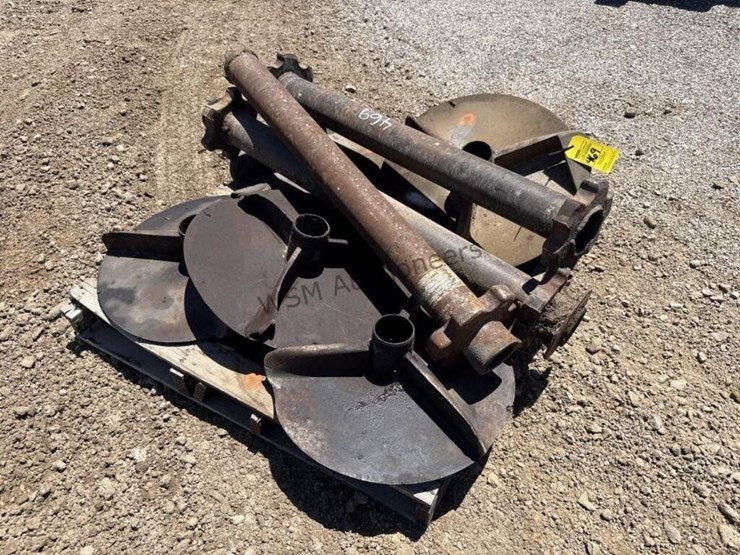 pallet-of-drive-shafts-&-spinners-for-spreader-image-3