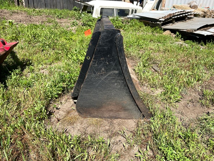 #7121-•-universal-mount-skid-steer-bucket-image-4