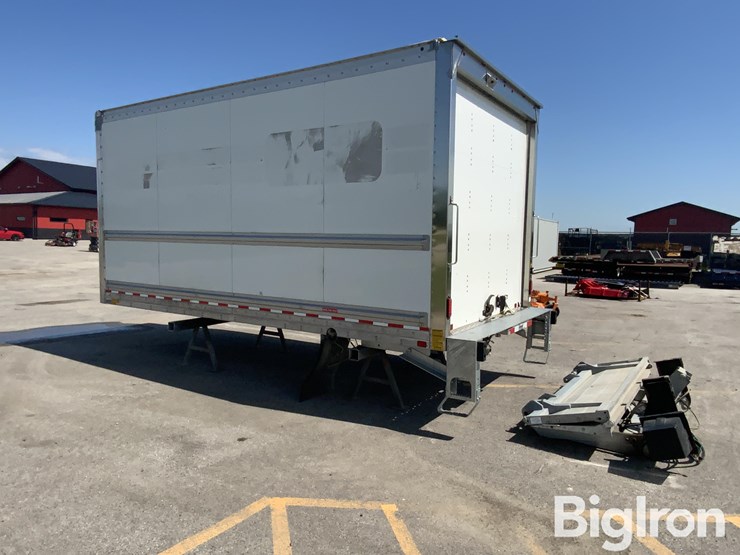 2023-massey-ferguson-730-image-7