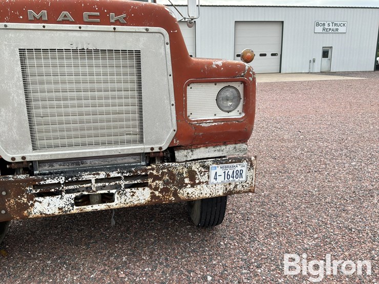 1970-mack-rs700l-image-15