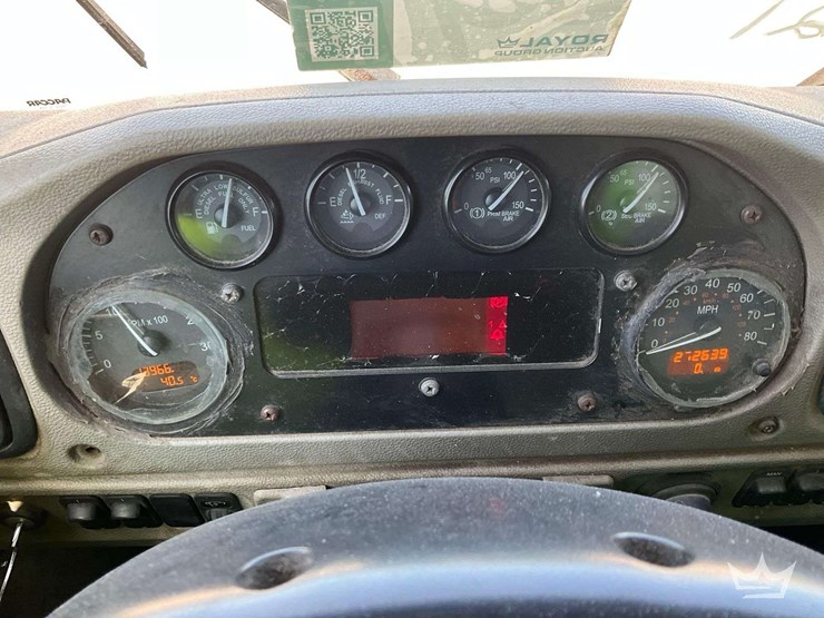 2015-peterbilt-320-image-18