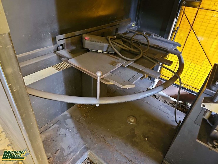 enclosed-miller/panasonic-auto-axcess-450-robotic-welder-image-12