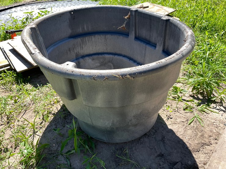 #7127-•-rubbermaid-stock-tank-image-4