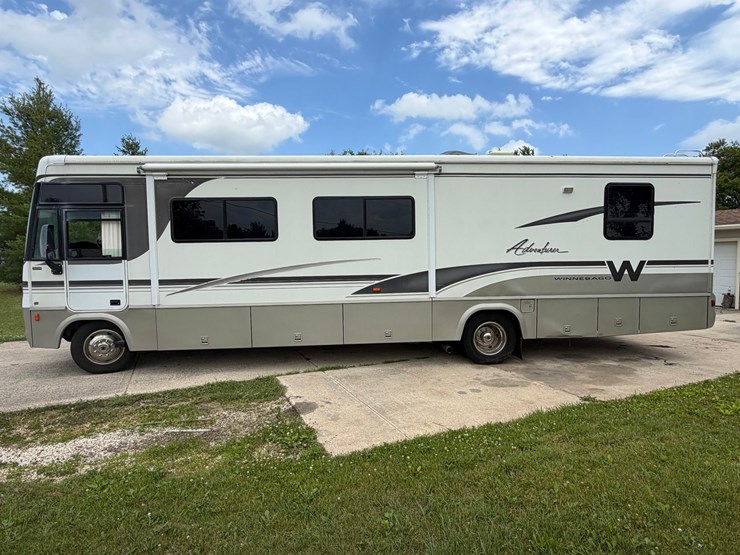 #1490-•-2001-winnebago-adventurer-image-3