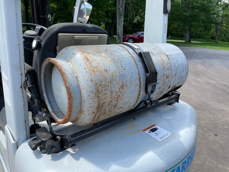 #6065-•-2014-4000lb-unicarriers-lp-forklift-image-15