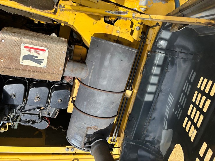 komatsu-pc200-lc-6le-image-31