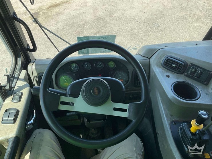 2015-peterbilt-320-image-20